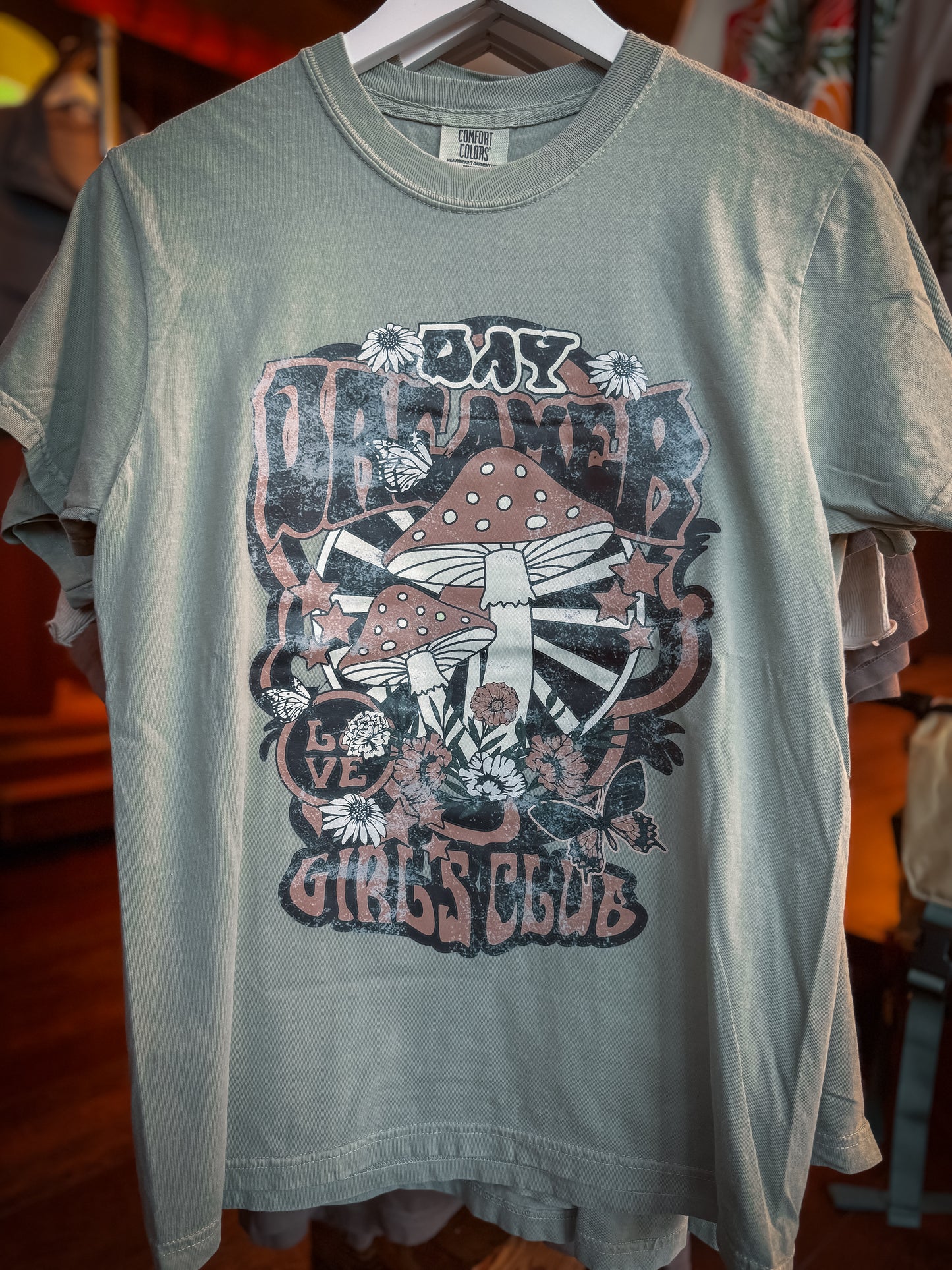 DAYDREAMER GIRL’S CLUB tee